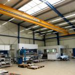 Neubau Auf Kundenwunsch wurde die Produktionshalle mit mehr als 300 Lux auf Arbeitshöhe von 0,85 m mit 240 150cm 24W LED Tubes bestückt, um das Arbeiten zu erleichtern.
