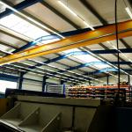 Neubau Auf Kundenwunsch wurde die Produktionshalle mit mehr als 300 Lux auf Arbeitshöhe von 0,85 m mit 240 150cm 24W LED Tubes bestückt, um das Arbeiten zu erleichtern.